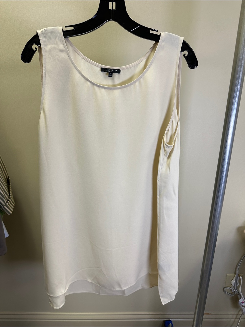 Lafayette 148 New York Cream Sleeveless Silk-Blend Tank